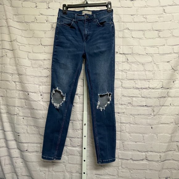 FREE PEOPLE - High-Rise Busted Distressed Skinny Jeans - Picture 2 of 9